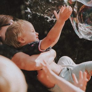 Rodzicielstwo-bliskosci-w-zlobku-i-przedszkolu